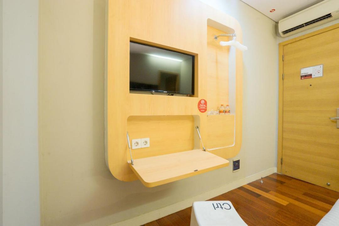 Life Hotel Stasiun Kota Surabaya Exterior foto